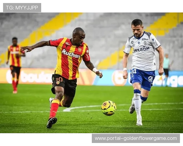 朗斯5-0大胜巴黎FC重返法甲榜首,赛义德福法纳双双梅开二度 朗斯5-0大胜巴黎FC重返法甲榜首,赛义德福法纳双双梅开二度